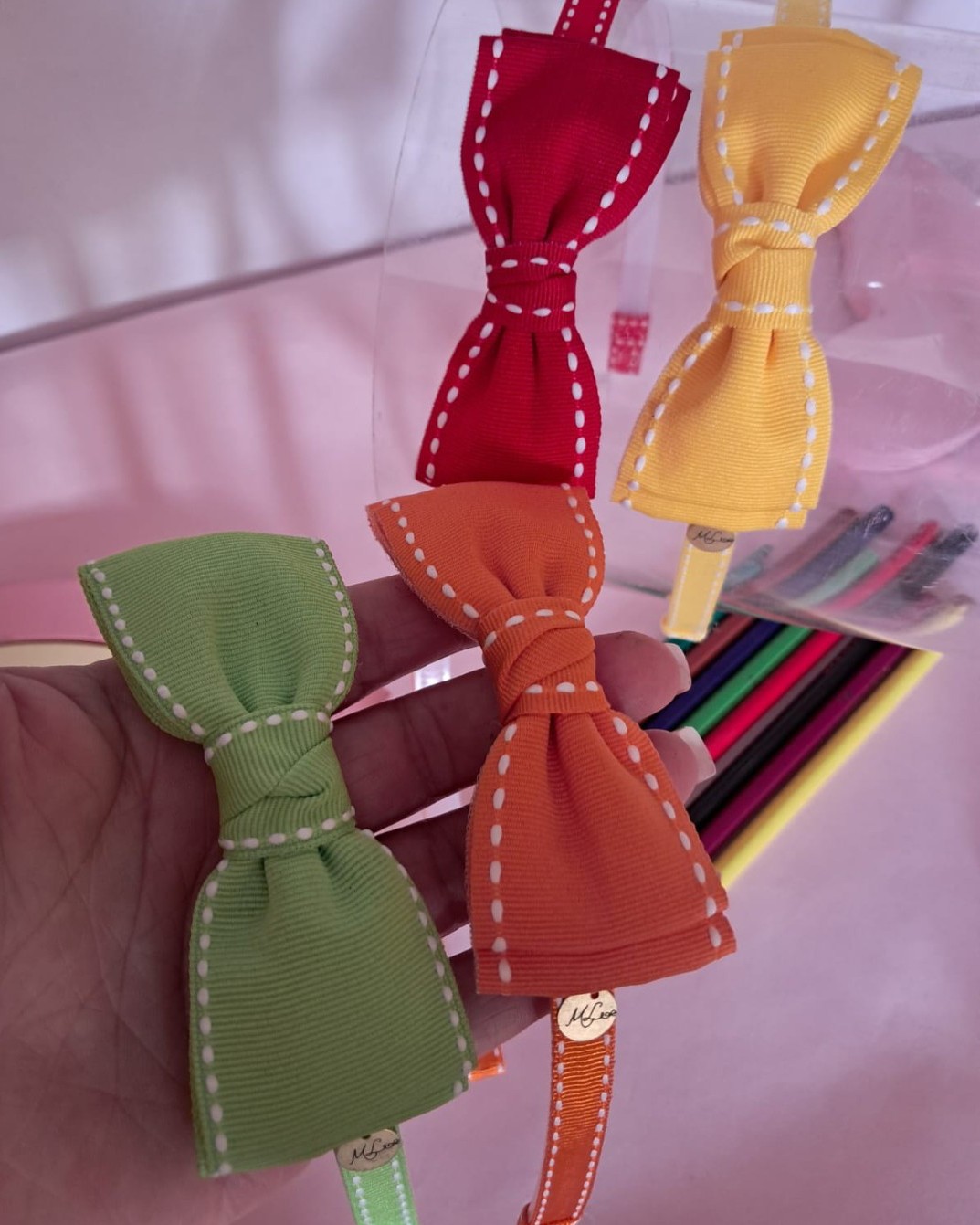 Tiara  com laco gravatinha
